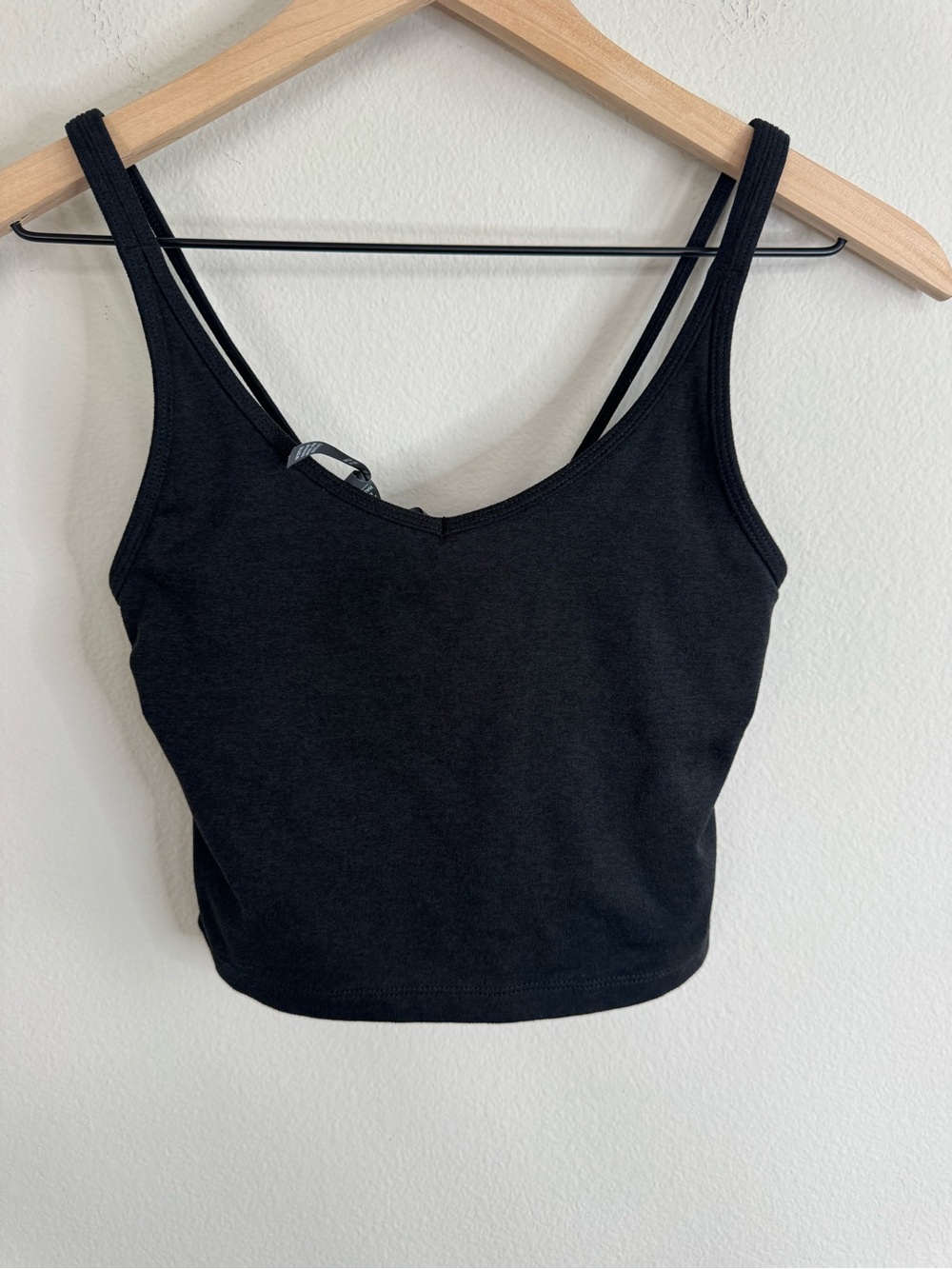Vuori Black Crop Tank Top Built In Bra Strappy  Athleisure Yoga Activewear XS